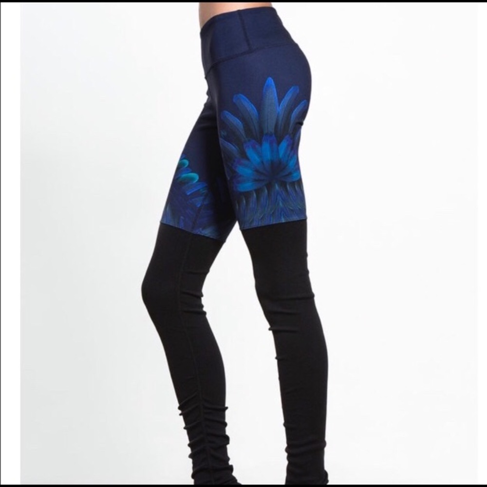 Alo yoga goddess Small navy